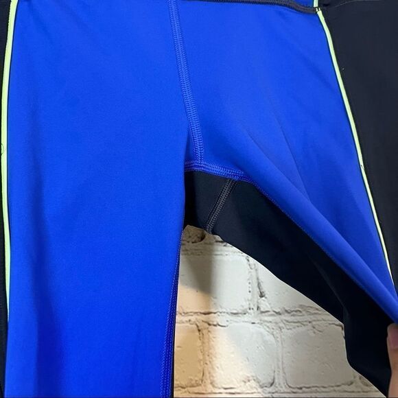 ATHLETA Womens Velocity Colorblock Stash Pocket Capri size small - Picture 5 of 12